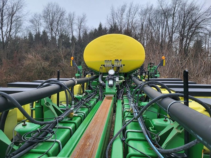 2010-john-deere-1770nt-image-64