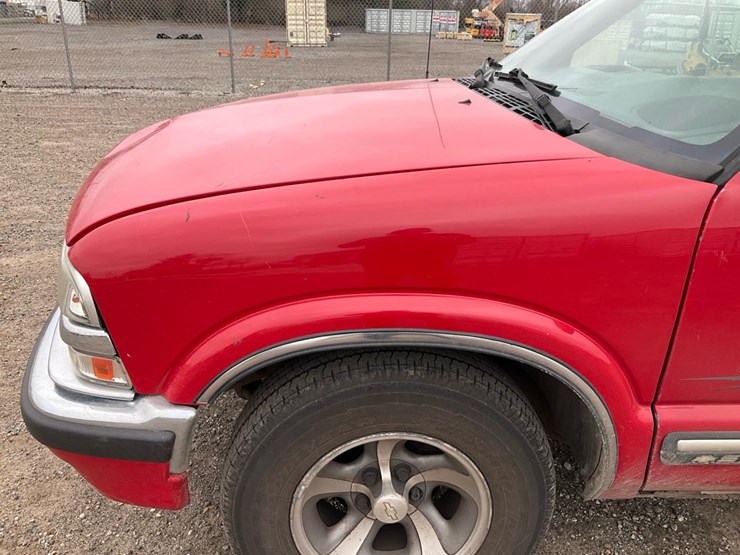 2000-chevrolet-s10-image-13