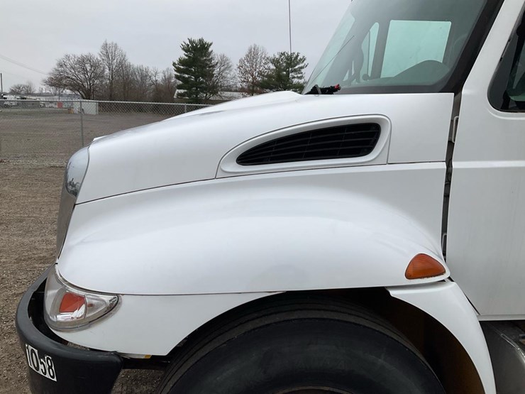 2005-international-durastar-4300-image-13