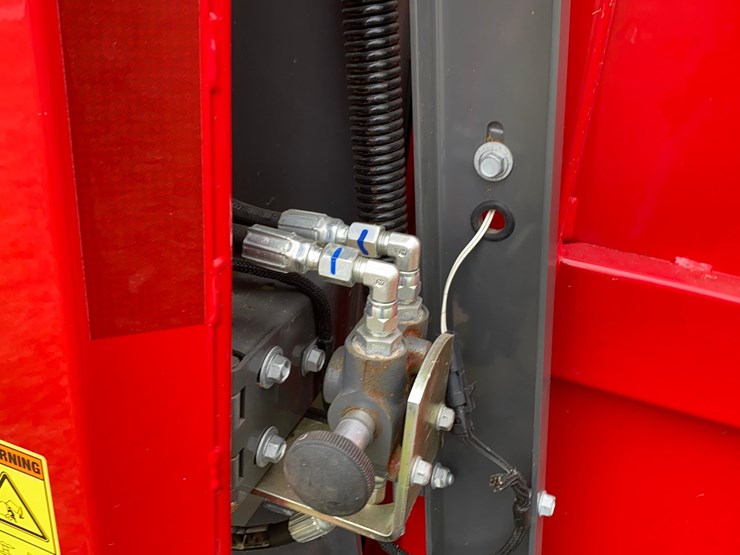 2024-massey-ferguson-1745d-image-15