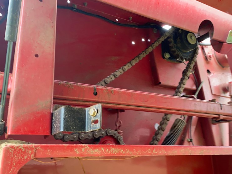 new-holland-br7060-image-28