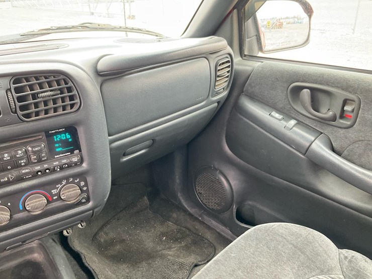 2000-chevrolet-s10-image-71