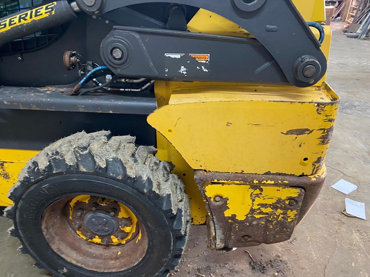 new-holland-l220-image-7