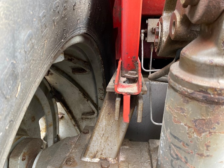 massey-ferguson-1135-image-38