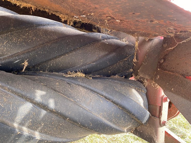 new-holland-1431-image-8