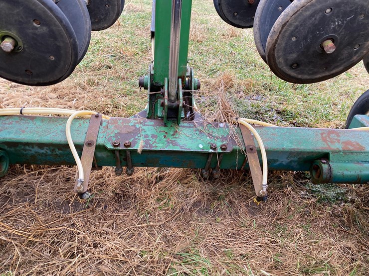 kinze-24-row-planter-image-26