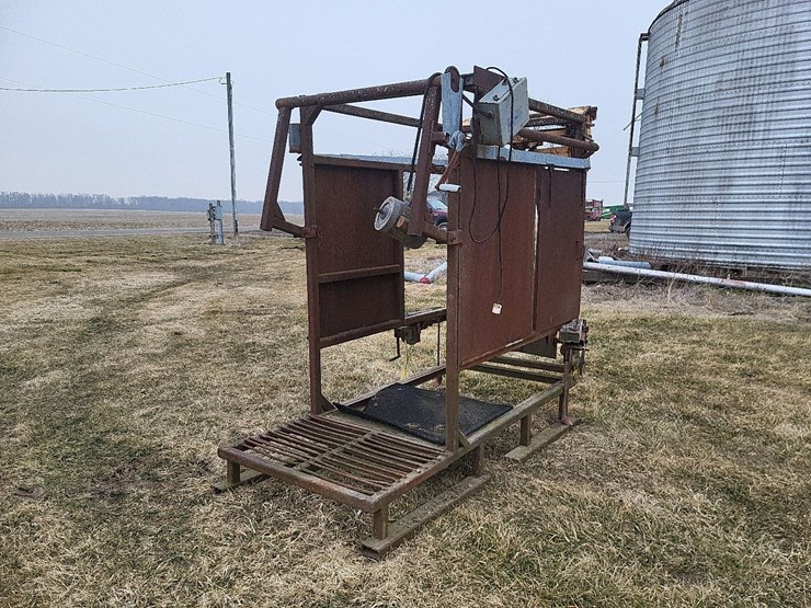 for-most-a-25-automatic-cattle-head-catch-w/cage-image-5