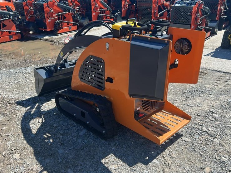 #1019-•-unused-landhero-mini-skid-steer-image-3