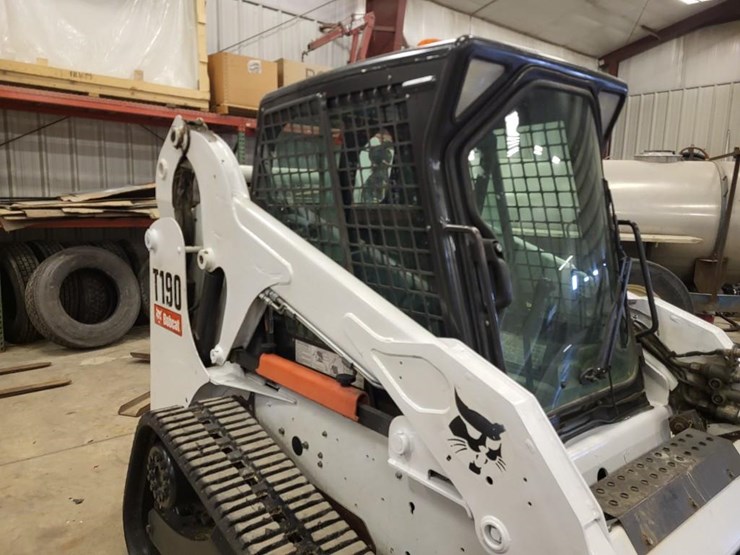 2012-bobcat-t190-image-28