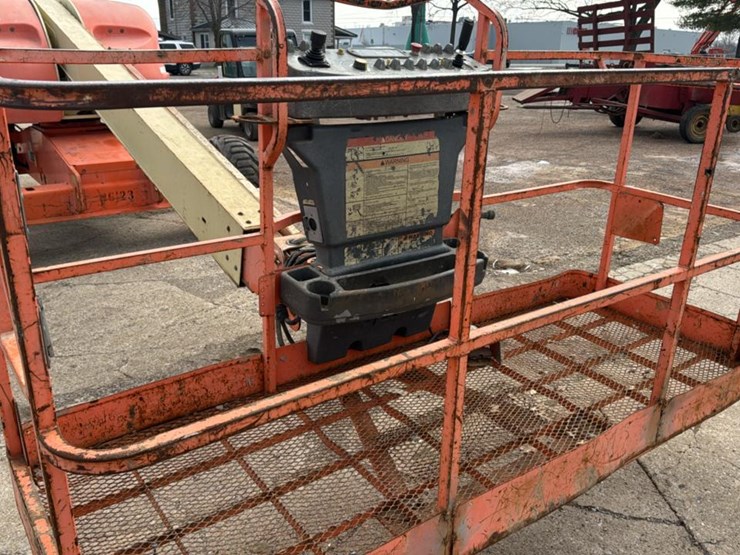 2005-jlg-400s-image-13