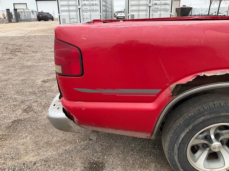 2000-chevrolet-s10-image-33