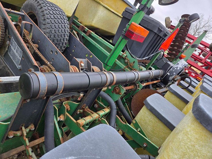 john-deere-7240-image-21