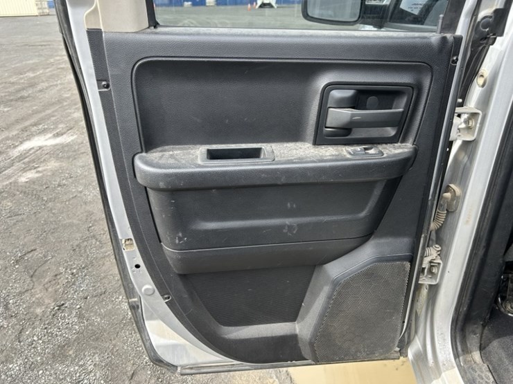 2013-dodge-1500-image-26