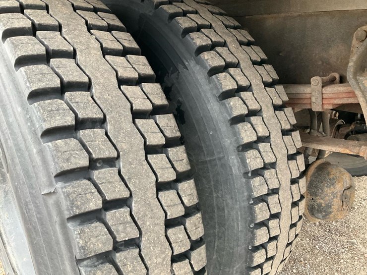 2005-international-durastar-4300-image-61