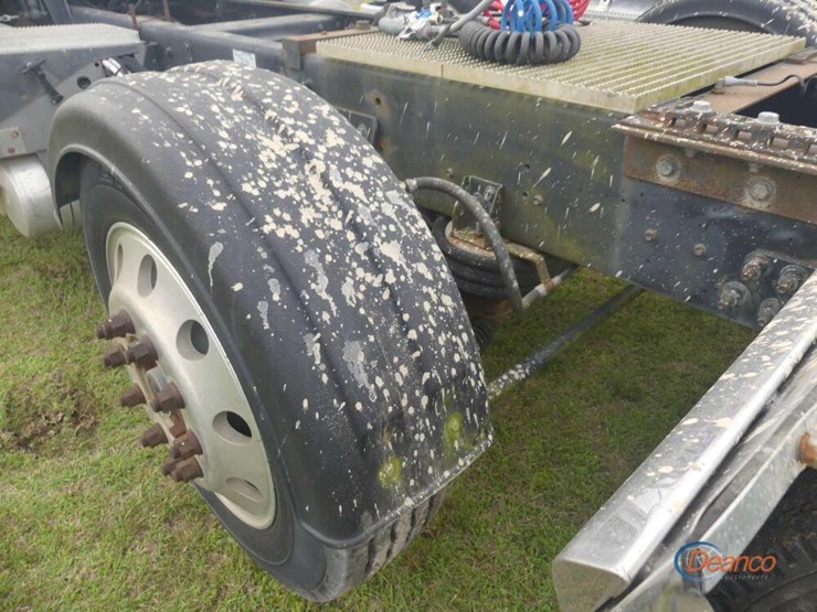 2013-caterpillar-ct660l-image-6