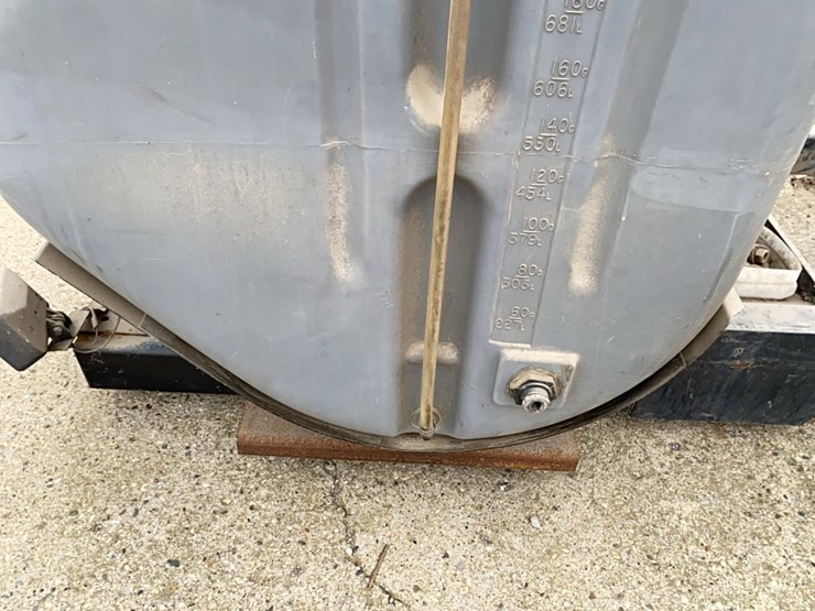 ag-chem-240-gallon-front-mount-tank-with-lights-was-mounted-on-case-ih-9230-image-8