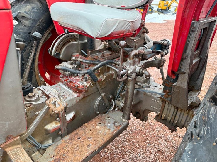 massey-ferguson-165-image-31