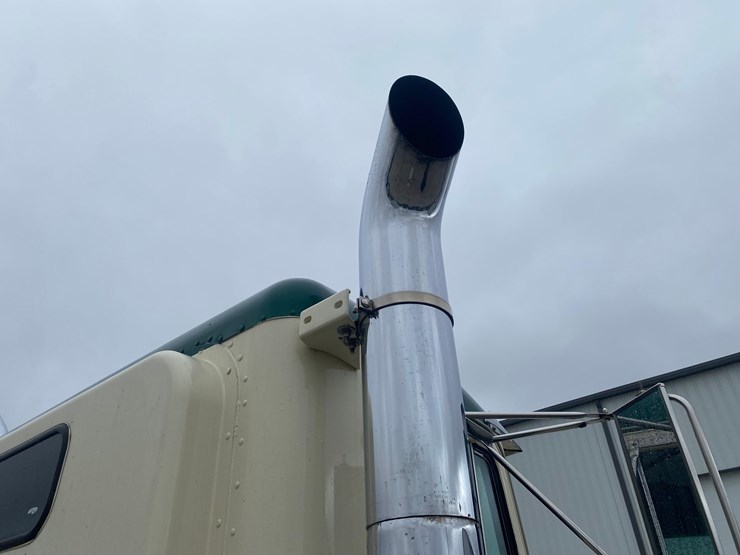 2002-peterbilt-379-image-24