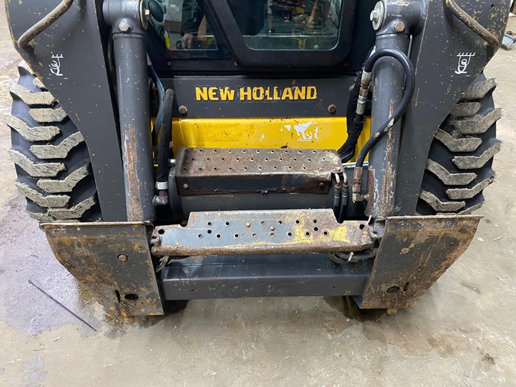 new-holland-l220-image-11