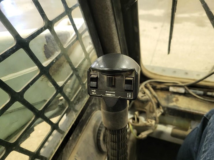 2012-bobcat-t190-image-39