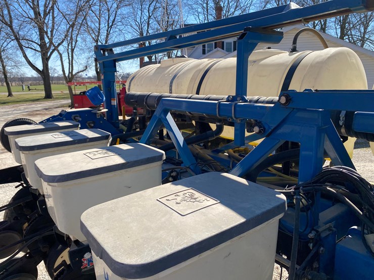 2009-kinze-3600-image-56