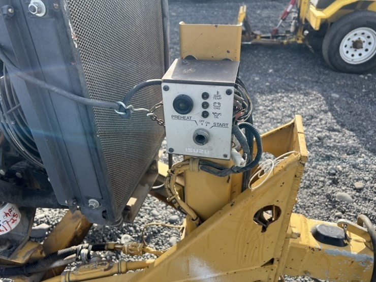 2013-bear-cat-bk250-towable-asphalt-crack-sealer-image-18