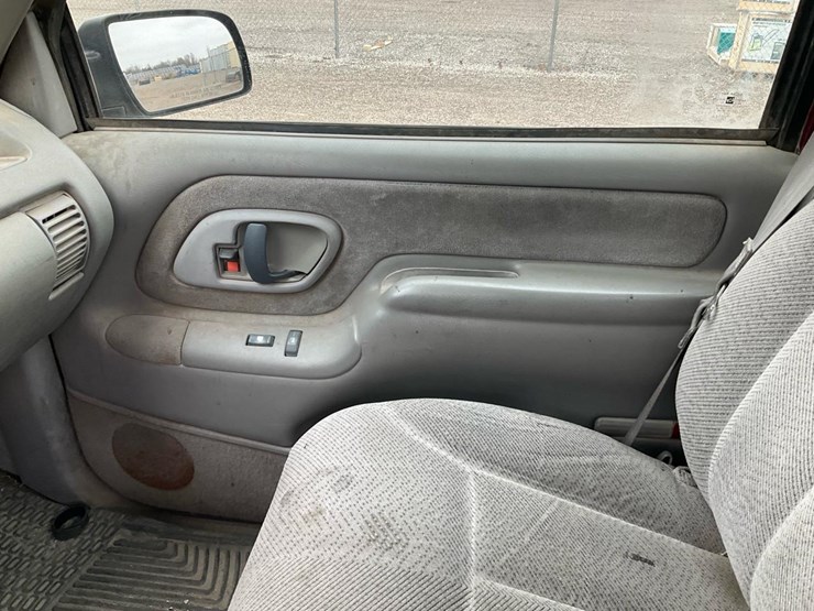 1996-chevrolet-k2500-image-67