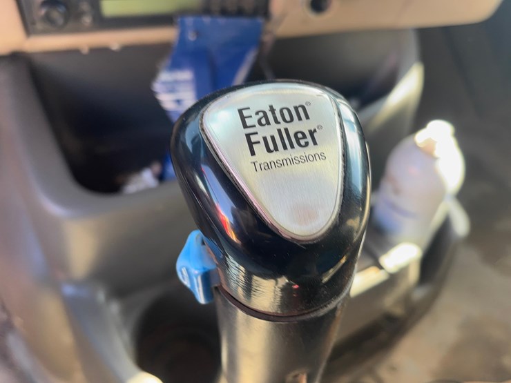 2003-sterling-lt9500-image-18