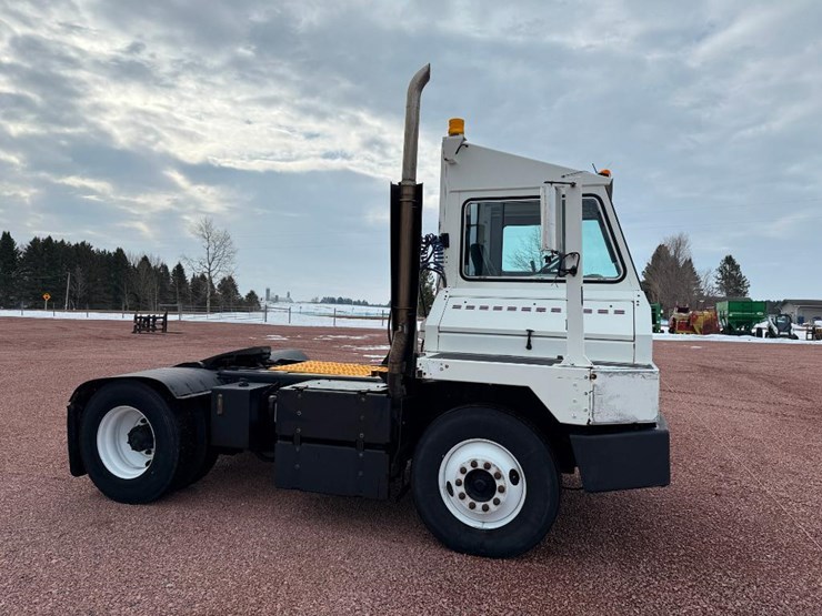 2013-kalmar-ottawa-4x2-image-3