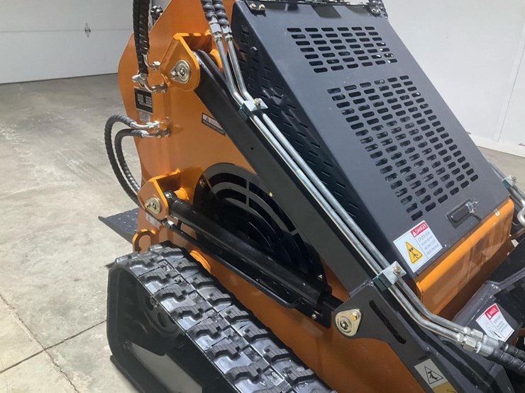 #1014-•-new-land-hero-ldh-t460-mini-track-skid-steer-loader-image-8