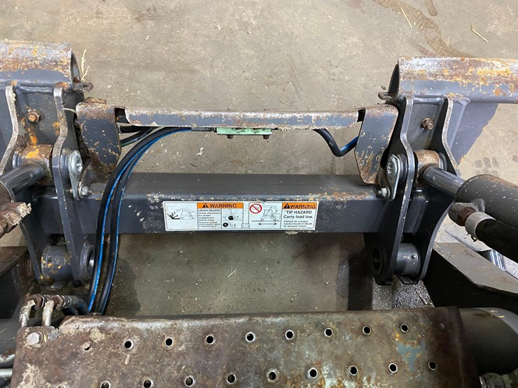 new-holland-l220-image-38