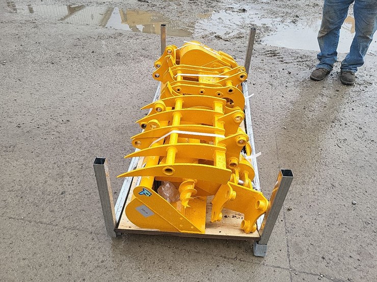 mini-mini-excavator-attachments-image-4