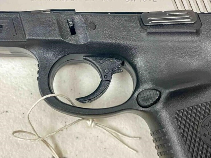 smith&-wesson-pistol-image-12