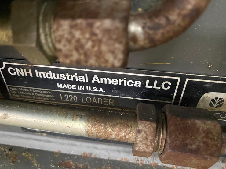 new-holland-l220-image-44