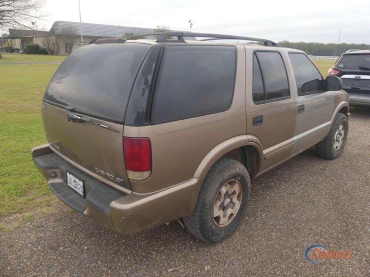 2003-chevrolet-blazer-image-2