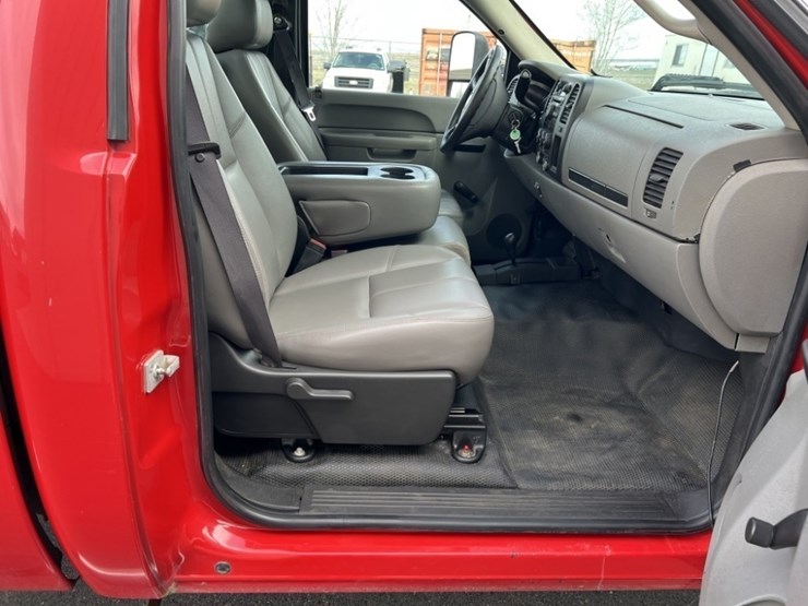 2011-chevrolet-silverado-2500-image-37