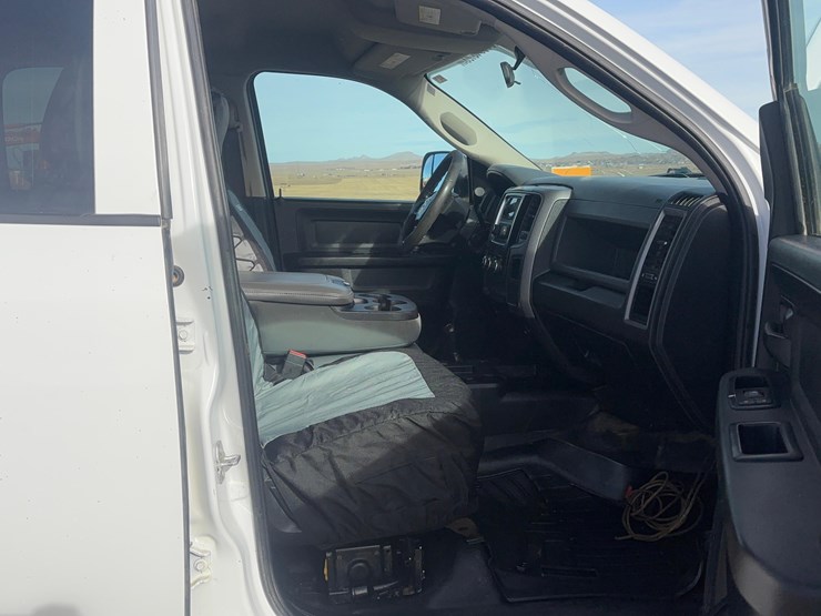 2018-dodge-3500-image-8