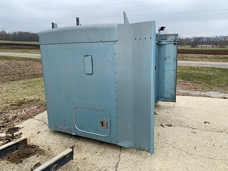 kenworth-double-bunk-sleeper---60"-image-1