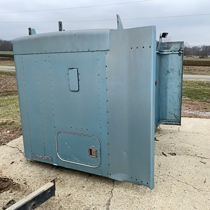 Kenworth double bunk sleeper - 60"