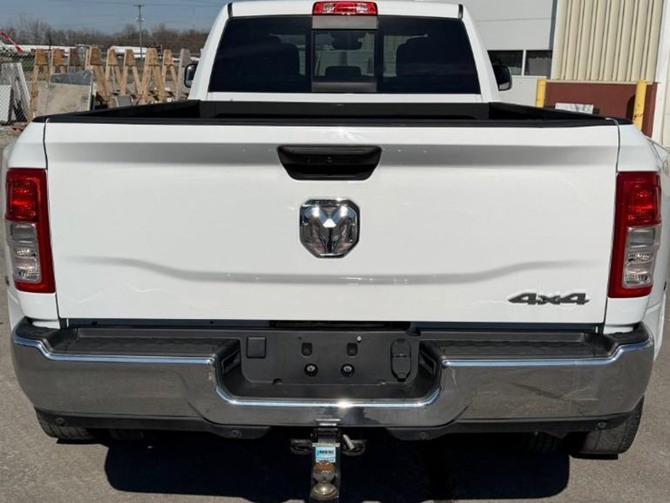 2022-dodge-3500-image-6