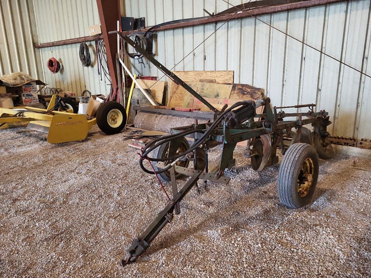 john-deere-3-bottom-pull-type-moldboard-plow-w/coulters-image-6