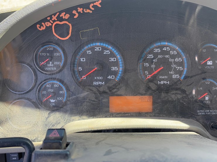 2012-international-box-truck-image-13