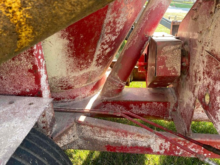 new-holland-357-image-35