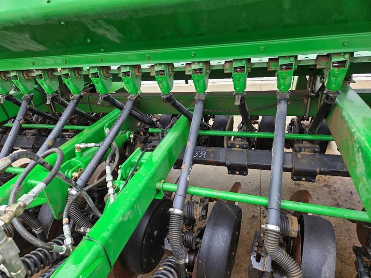 john-deere-1590-image-11