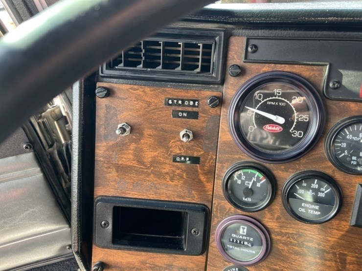 1998-peterbilt-357-image-63