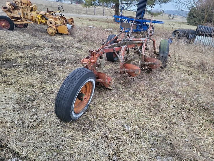 cockshutt-3-bottom-pull-type-moldboard-plow-image-6