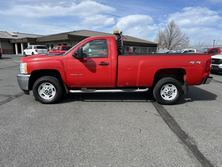 2011-chevrolet-silverado-2500-image-2