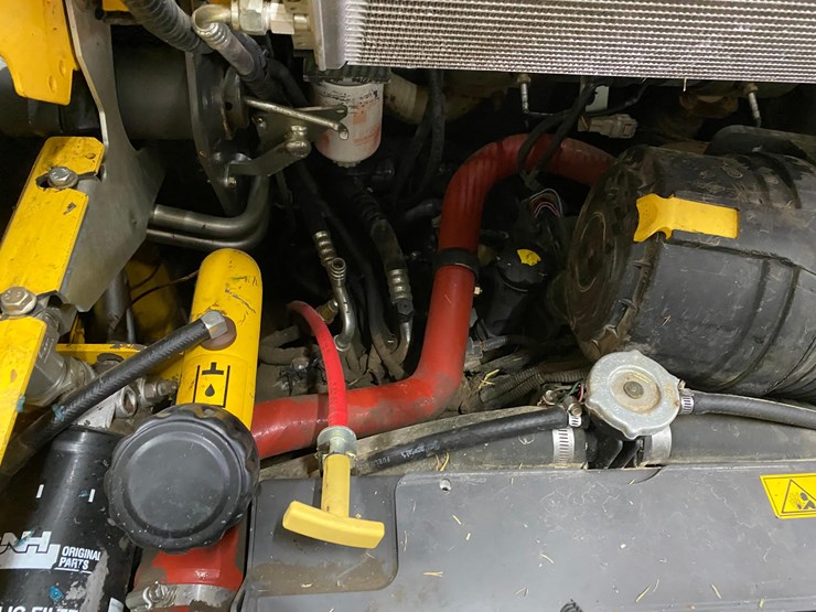 new-holland-l220-image-28