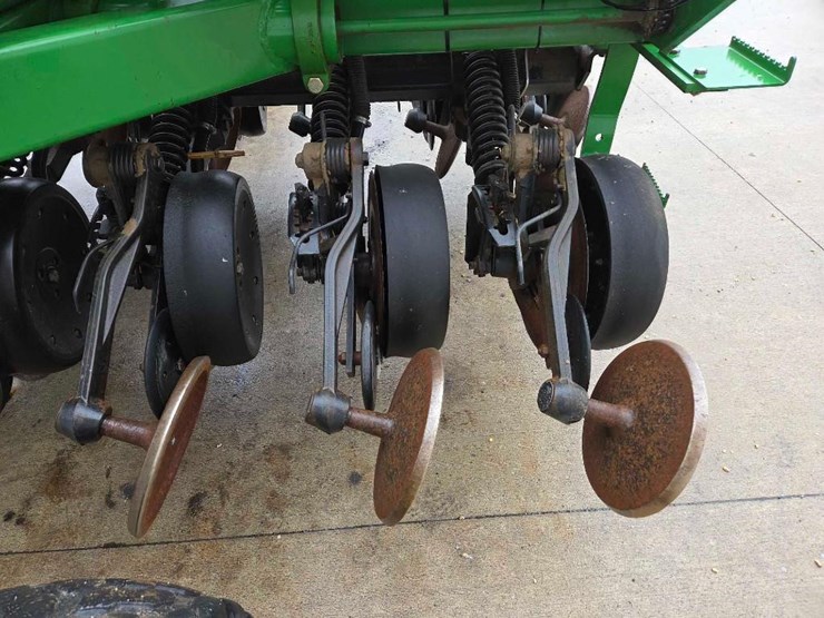 john-deere-1590-image-32