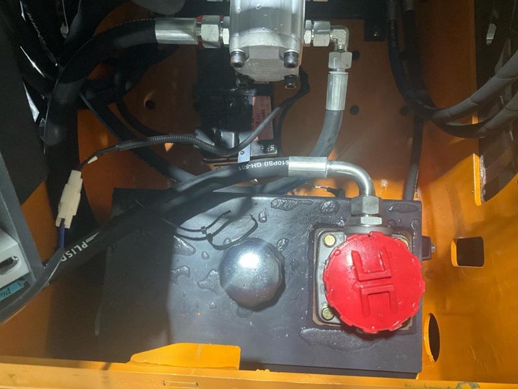 #1014-•-new-land-hero-ldh-t460-mini-track-skid-steer-loader-image-19